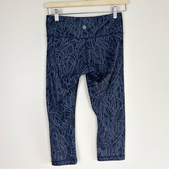 Lululemon Wunder Under crops 6 like new banana leaf pattern - Picture 2 of 5